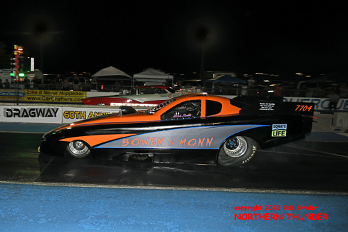 Mitch Bowen - 'Bowen & Monn' (near lane) vs 
Tony Arcuri - 'Firefighter' (far lane)